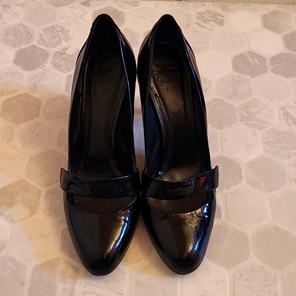 BURBERRY black patent leather heels